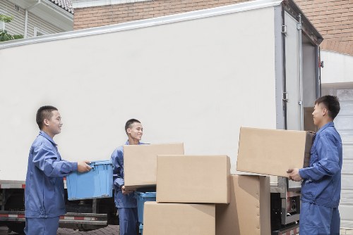 Customer raising a moving service complaint in a professional setting